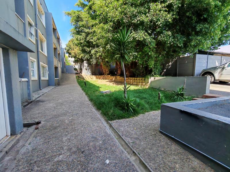 To Let 2 Bedroom Property for Rent in Woodstock Upper Western Cape